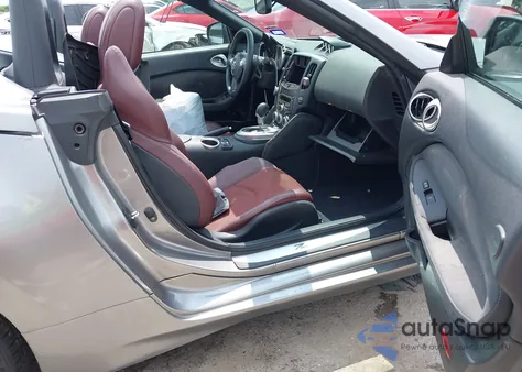 2010 Nissan 370Z Touring z USA, uszkodzony, nr VIN JN1AZ4FH4AM302516